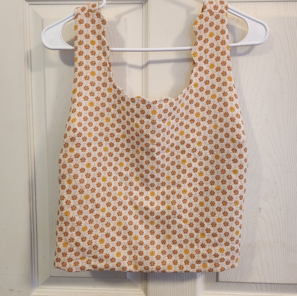 Scalloped pattern tank top
